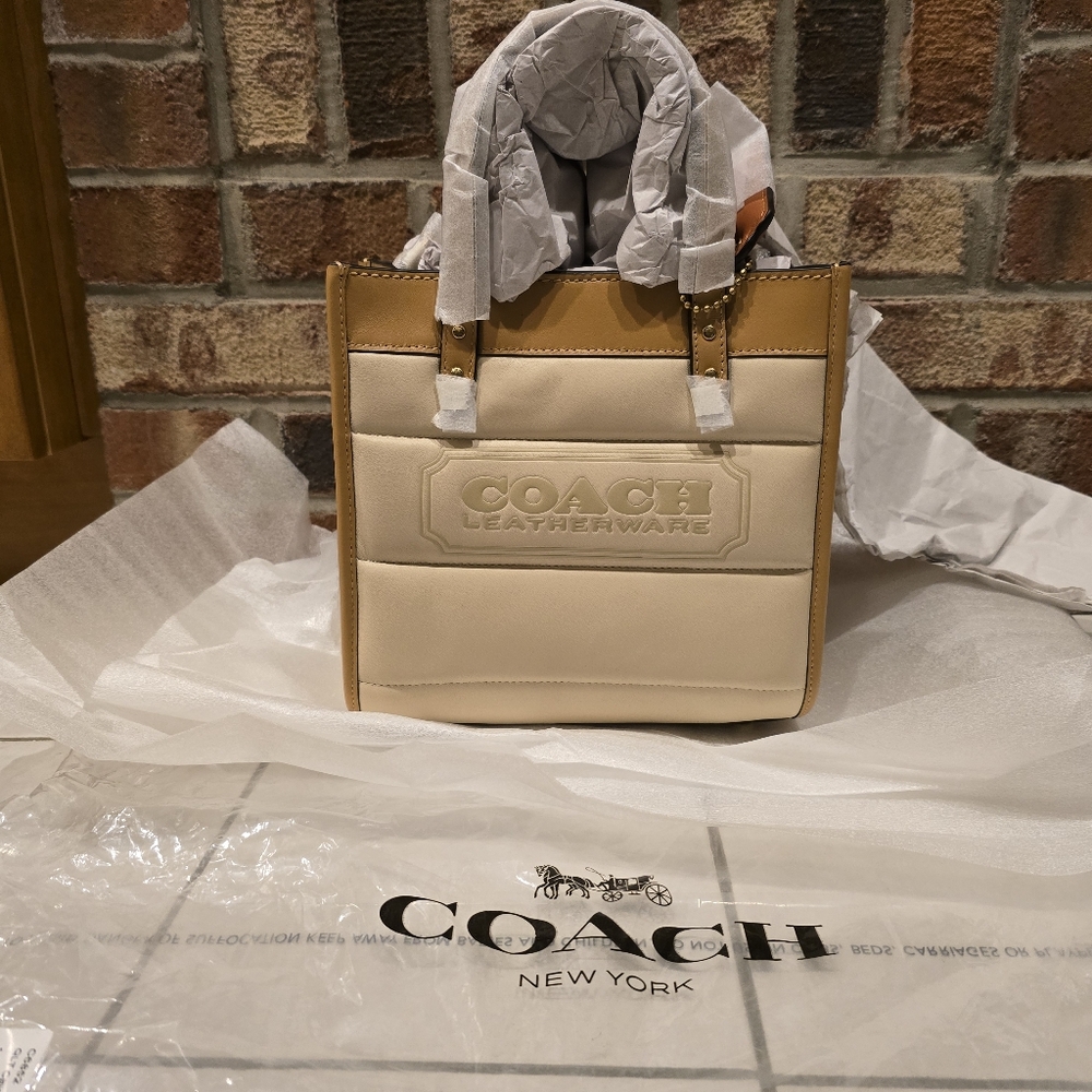 NWT Coach Field Tote 22 With Colorblock Ivory Multi Leather and Coach Badge